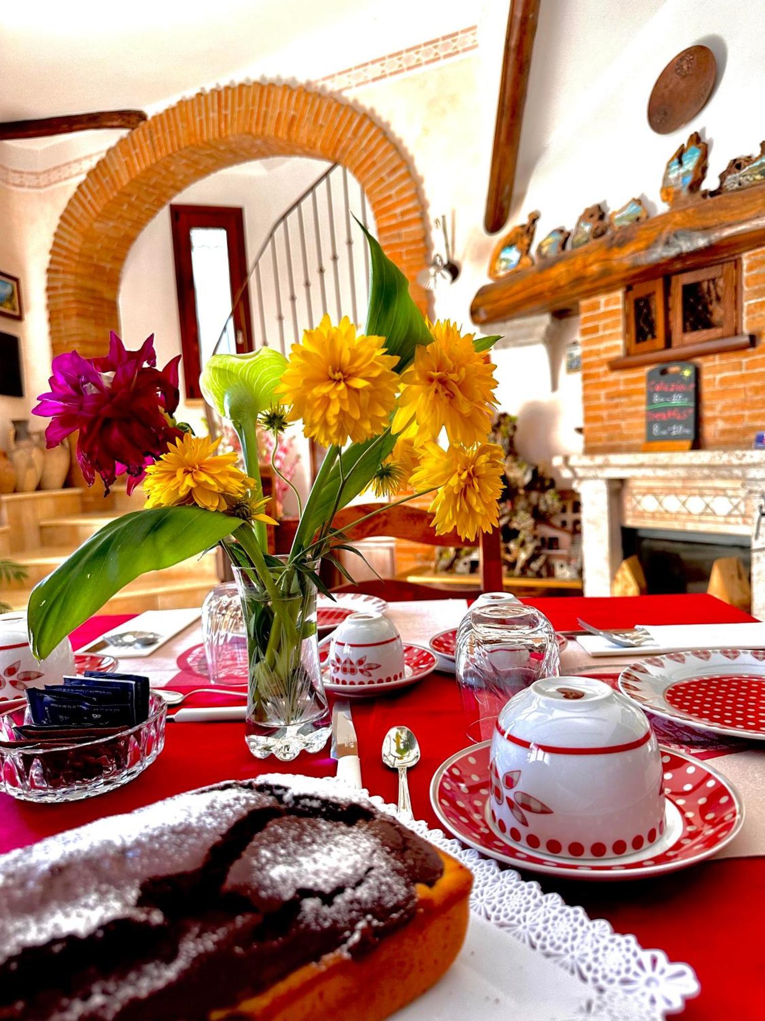 Bed and Breakfast Il Ritrovo Delle Volpi Аджерола Екстер'єр фото